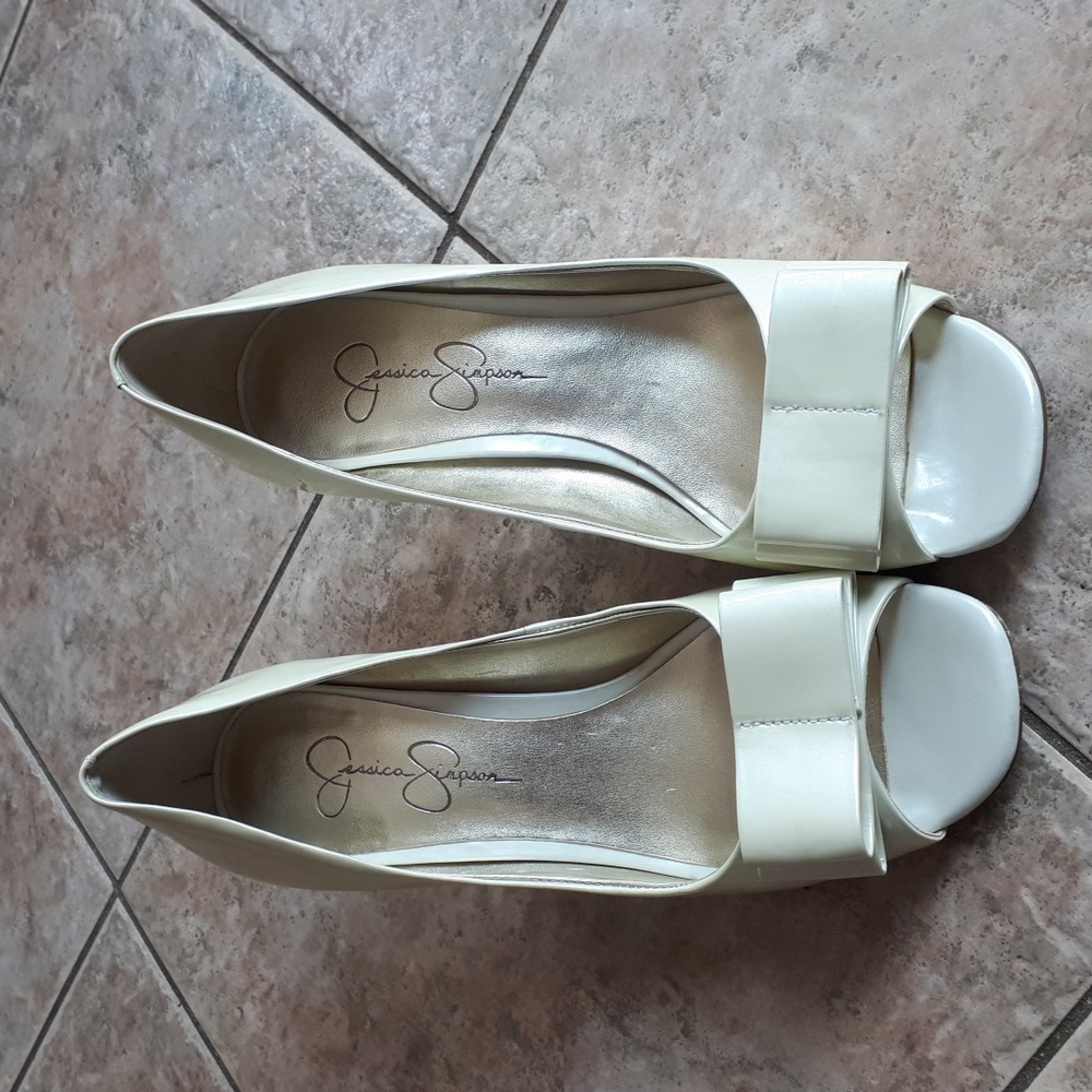 Jessica Simpson bow heels - Picture 3 of 6